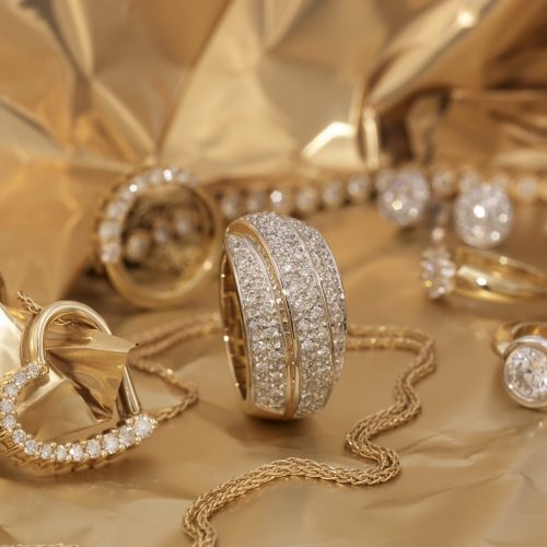 Womens' jewelry